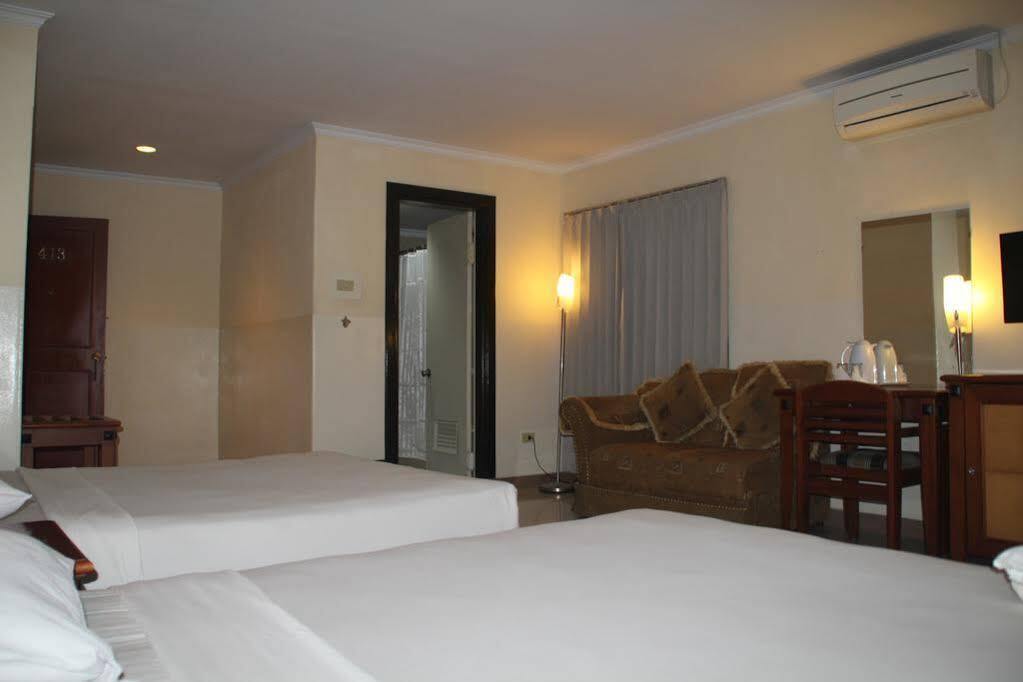Hotel Celebes Манадо Екстер'єр фото