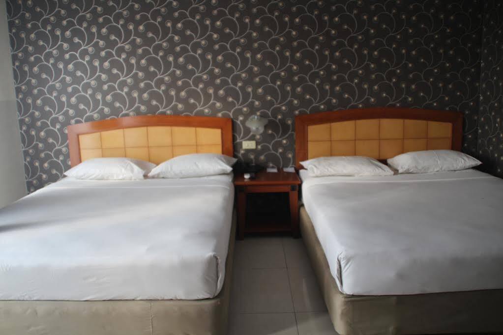 Hotel Celebes Манадо Екстер'єр фото